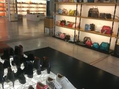 -莱尔斯丹展示厅(盈毅鞋厂店)