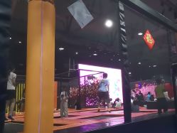 -飞吧潮玩运动蹦床游乐场