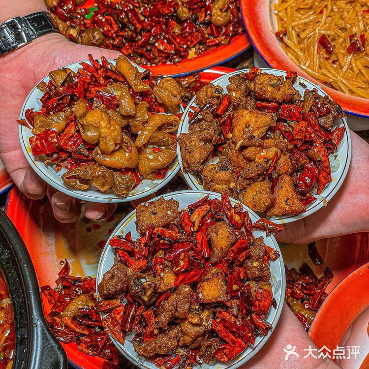 深圳这家肥肠煲吃一次就爱[爱心]上，我想天天来吃 