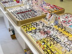 -美式眼镜·授权蔡司.依视路.尼康.豪雅.明月(人民广场店)