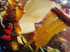 -鸿顺老铁锅美蛙鱼府(解放碑店)