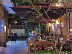 -SISTERS BAR RESTAURANT川意酒馆(嘉善老市H楼店)