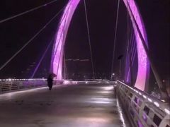 -南京眼步行桥