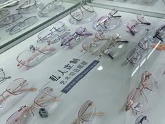 -翰佐蔡司小乐圆·依视路星趣控·暴龙眼镜折扣店