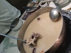 -洪氏嗨捞·广东猪肚鸡·椰子鸡火锅(西咸万象城店)