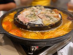 招牌红酸汤涮锅底-小肚皮饮食店