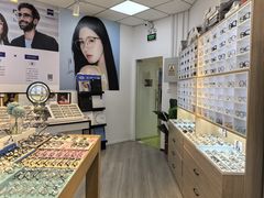 -天空之镜眼镜店蔡司依视路配镜授权零售店(望京颐堤港店)