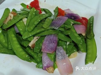 餐饮环境优雅，服务周到，菜品精致可口，非常值得推荐