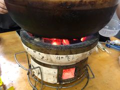 炭炉果鸡煲-威邵鸡煲(西华路总店)