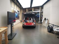 -理想汽车(世纪汇店)