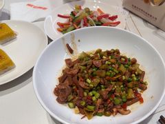 -阿瓦山寨·湘菜现炒·剁椒鱼头王(咸阳总店)
