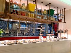 自助取餐区-海口绿发希尔顿酒店-田园汇自助餐·三文鱼·海鲜