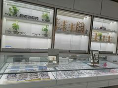 -翰佐蔡司小乐圆·依视路星趣控·暴龙眼镜折扣店