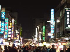 -六合夜市