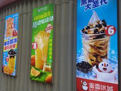 -蜜雪冰城(万达广场外B号门门口外集装箱店)