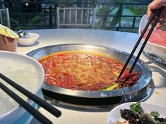 -茅草房·河畔园林火锅