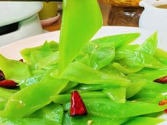 -渝信川菜 · 川味家常菜(财富购物中心店)