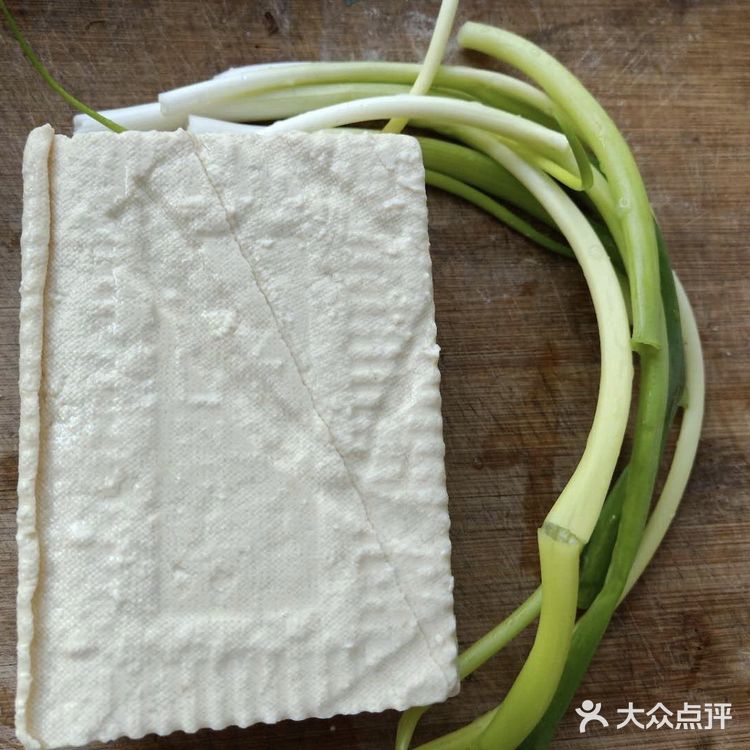 做人就要像小葱拌豆腐一样，一清二白。