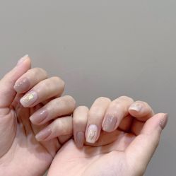 -花岐款式专研健康美甲沙龙