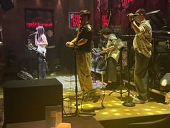 -FOUR PLAY BAR