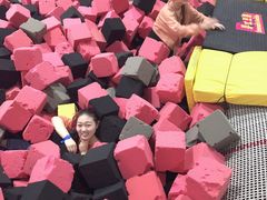 -嘿哟动霸CHUA·新潮玩运动娱乐中心·蹦床滑冰团建乐园