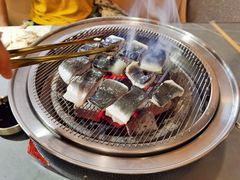-围炉肉舍•炭烤活鳗•丹东海鲜烤肉(步行街店)