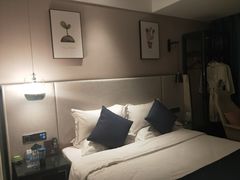 -红方格精致酒店(泸州金融中心万象汇店)