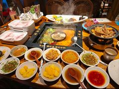 -老牌坊云南鱼豆花火锅(爱建店)