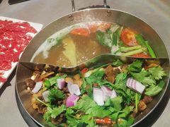 -伴山牛贵州黄牛肉火锅·苗疆非遗艺术餐厅(上海首店)