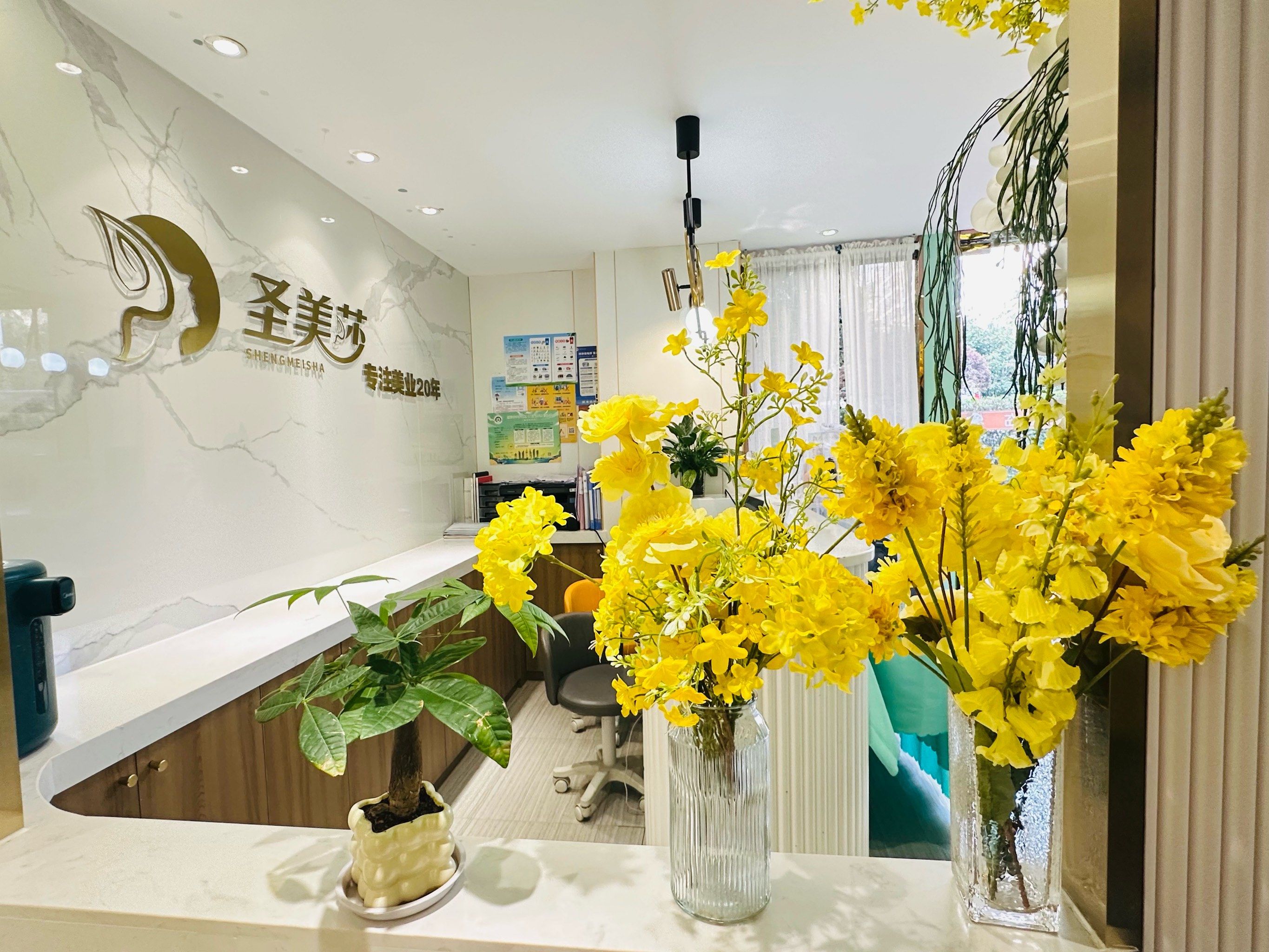 整个美容院的服务也非常周到,小姐姐态度非常好