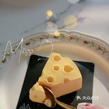 奶酪慕斯内陷咸鸭蛋黄打底