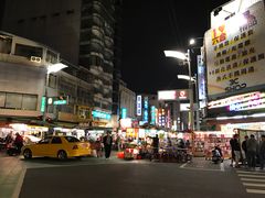 -六合夜市