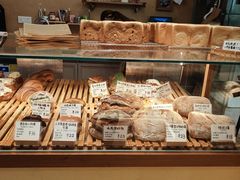 -天井·丑面包搭咖啡