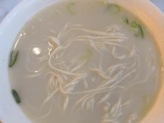 鱼汤小刀面-满江红四季餐厅 · 国家五钻级酒家(新纪元大酒店店)