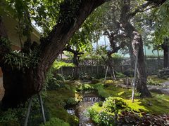 -Chom Cafe and Restaurant