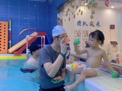 -蓝鲸奇亲子游泳俱乐部