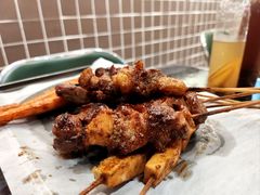 碳烤大肉隔山-何妹湿辣牛肉·粤式烧烤砂煲(桂雅路店)