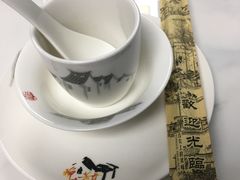 餐具摆设-七的湖·晚芳亭·阳澄湖农家菜·大闸蟹(莲花岛店)