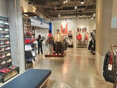 -阿迪达斯(来福士广场运动休闲集合店)