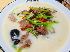 小炒黄牛肉鱼汤面-阿达师傅鱼汤面