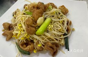 Bean Sprout Stir-fried with Pig Intestine