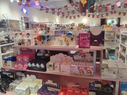 -嗨本可潮玩仓(大兴大悦春风里店)