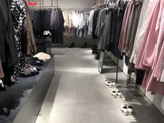 -URBAN REVIVO(欢乐海岸购物中心店)