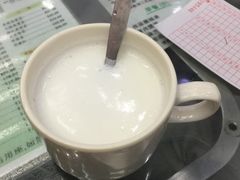 优质鲜奶-义顺牛奶公司(庇利金街店)