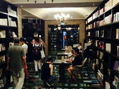 -钟书阁(松江泰晤士小镇店)