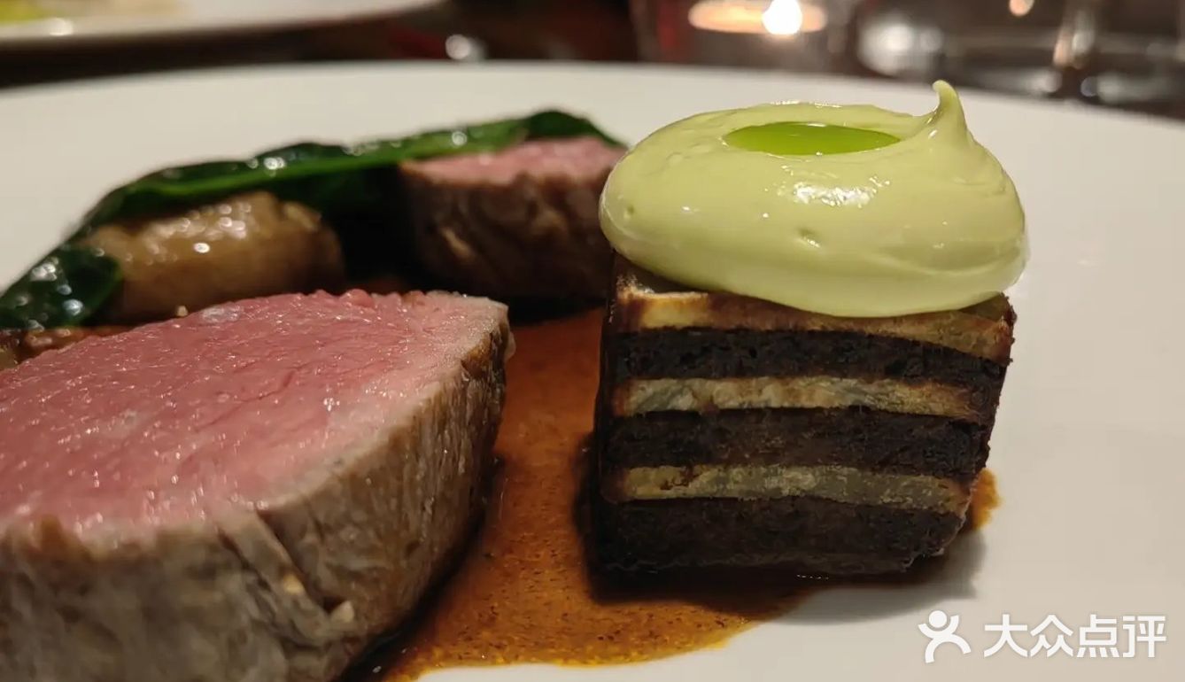 携母亲来我工作许多年的老餐厅用餐。心怀感激