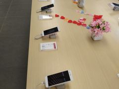 -华为授权体验店(中山公园来福士)