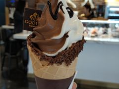 双重巧克力软冰淇淋-GODIVA(海岸城店)