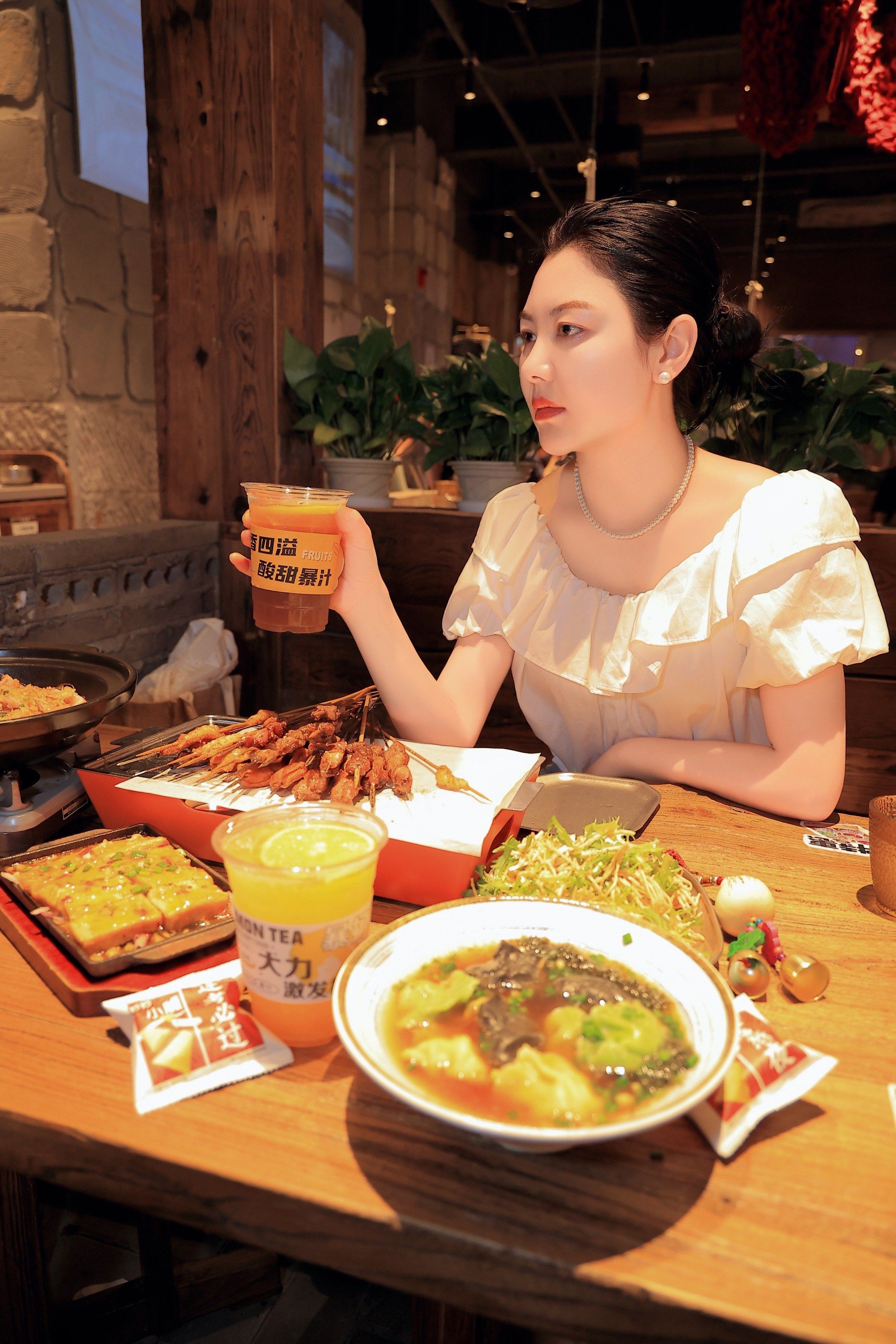 美女还是美食
六点钟过去的饭搭子们都基本是要排队的哦
我们今天
