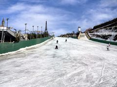 -采薇庄园四季滑雪场